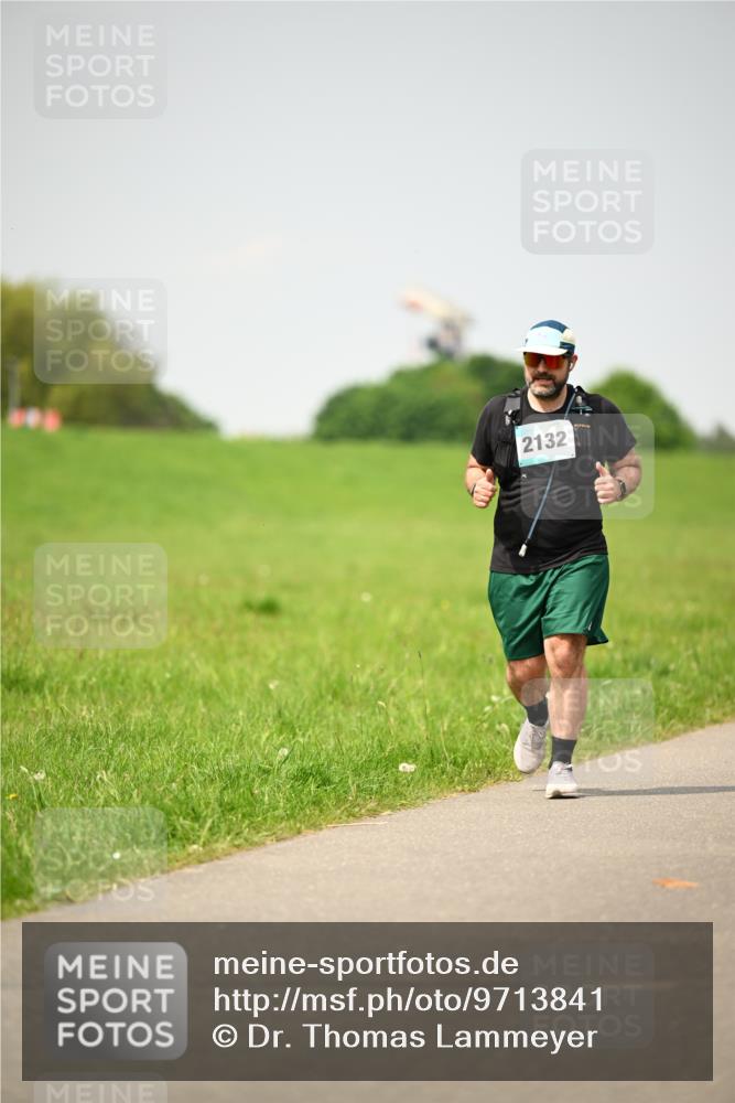 10.05.2026 - 8. Wedeler Halbmarathon Dr. Thomas Lammeyer http://msf.ph/oto/9713841 10.05.2026 12:16:24 Laufen 2132 meine-sportfotos.de