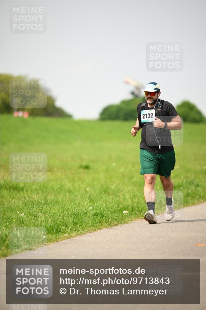 10.05.2026 - 8. Wedeler Halbmarathon Dr. Thomas Lammeyer http://msf.ph/oto/9713843 10.05.2026 12:16:24 Laufen 2132 meine-sportfotos.de