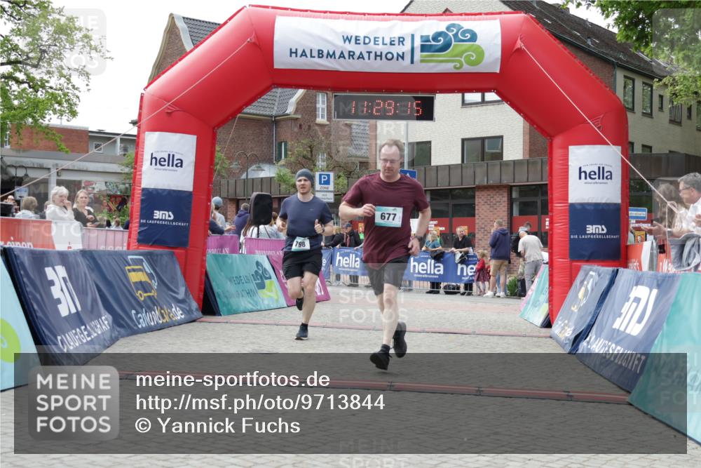 10.05.2026 - 8. Wedeler Halbmarathon Yannick Fuchs http://msf.ph/oto/9713844 10.05.2026 11:29:13 Ziel 412, 677 meine-sportfotos.de