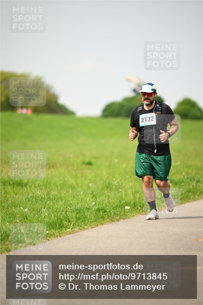 10.05.2026 - 8. Wedeler Halbmarathon Dr. Thomas Lammeyer http://msf.ph/oto/9713845 10.05.2026 12:16:24 Laufen 2132 meine-sportfotos.de