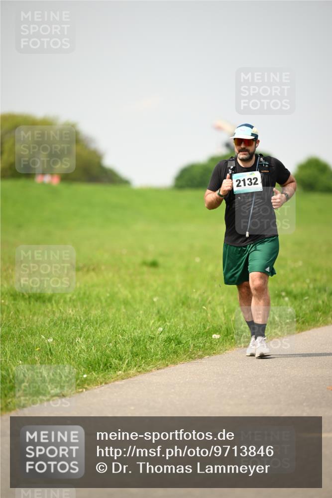 10.05.2026 - 8. Wedeler Halbmarathon Dr. Thomas Lammeyer http://msf.ph/oto/9713846 10.05.2026 12:16:24 Laufen 2132 meine-sportfotos.de