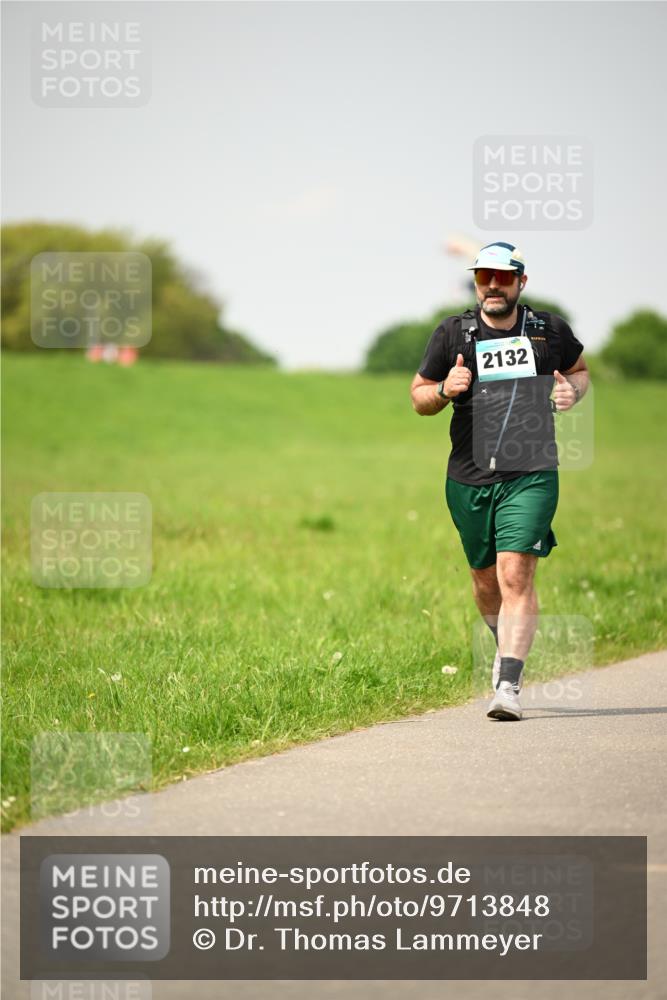 10.05.2026 - 8. Wedeler Halbmarathon Dr. Thomas Lammeyer http://msf.ph/oto/9713848 10.05.2026 12:16:24 Laufen 2132 meine-sportfotos.de