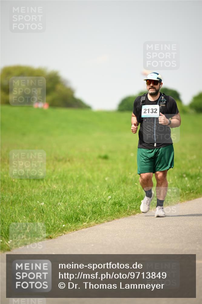 10.05.2026 - 8. Wedeler Halbmarathon Dr. Thomas Lammeyer http://msf.ph/oto/9713849 10.05.2026 12:16:24 Laufen 2132 meine-sportfotos.de