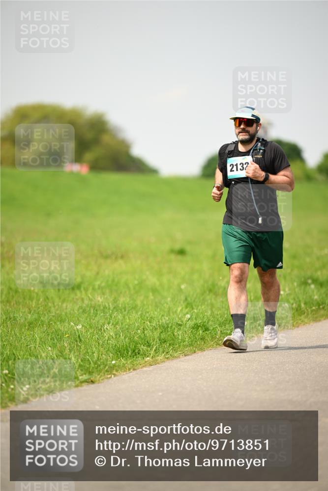 10.05.2026 - 8. Wedeler Halbmarathon Dr. Thomas Lammeyer http://msf.ph/oto/9713851 10.05.2026 12:16:24 Laufen 2132 meine-sportfotos.de