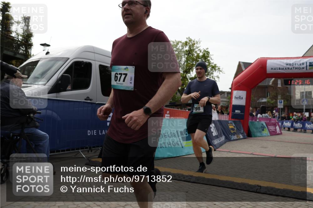 10.05.2026 - 8. Wedeler Halbmarathon Yannick Fuchs http://msf.ph/oto/9713852 10.05.2026 11:29:15 Ziel 412, 677, 2019 meine-sportfotos.de
