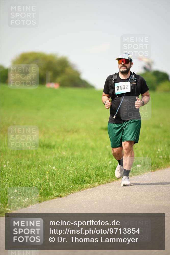 10.05.2026 - 8. Wedeler Halbmarathon Dr. Thomas Lammeyer http://msf.ph/oto/9713854 10.05.2026 12:16:25 Laufen 2132 meine-sportfotos.de