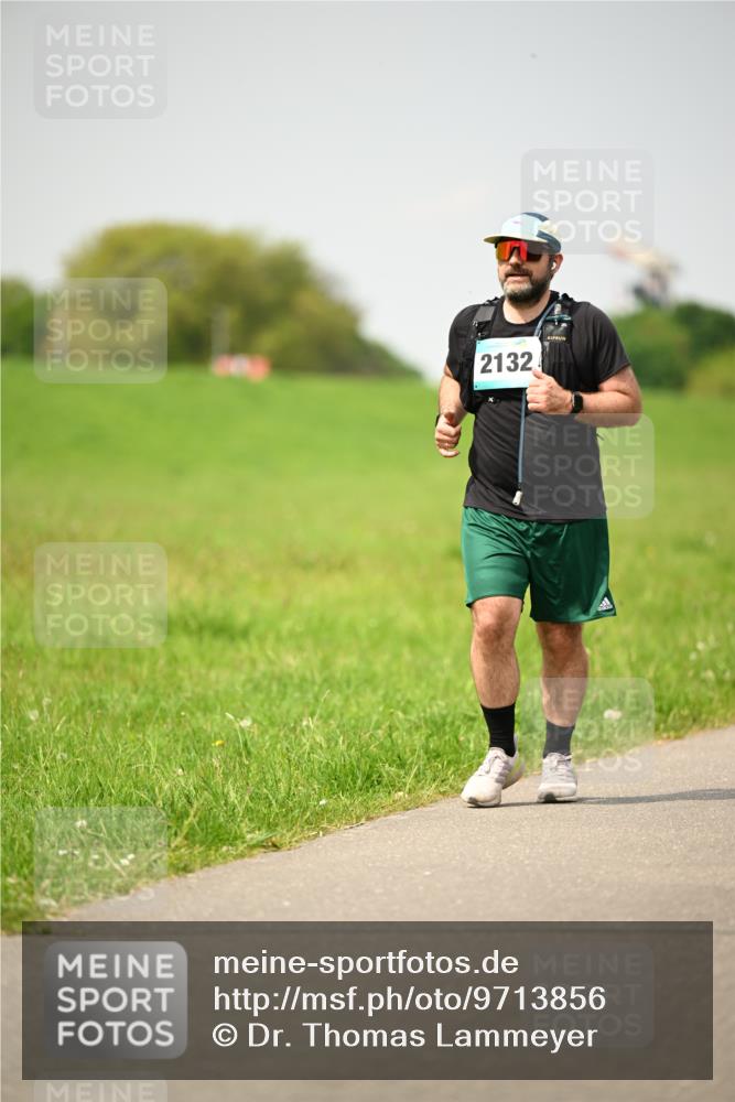 10.05.2026 - 8. Wedeler Halbmarathon Dr. Thomas Lammeyer http://msf.ph/oto/9713856 10.05.2026 12:16:25 Laufen 2132 meine-sportfotos.de