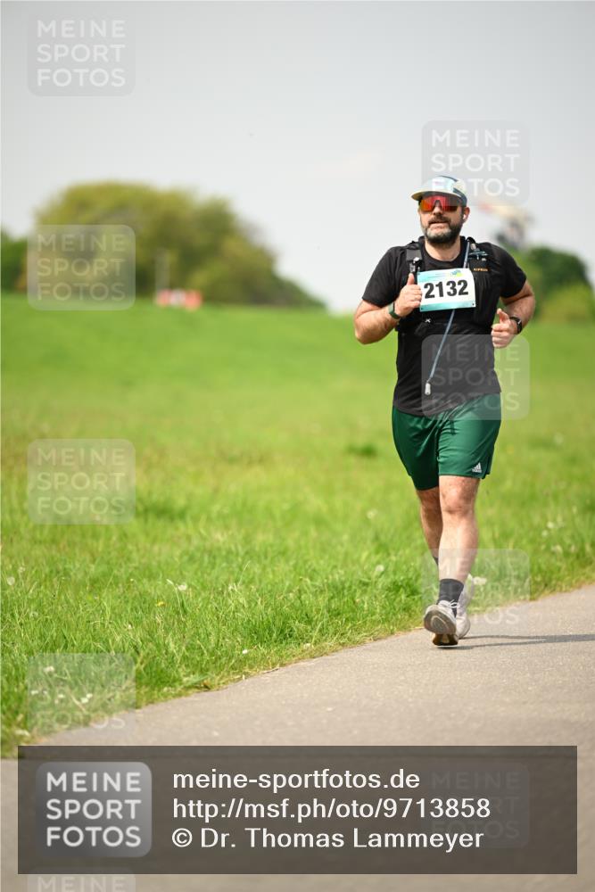 10.05.2026 - 8. Wedeler Halbmarathon Dr. Thomas Lammeyer http://msf.ph/oto/9713858 10.05.2026 12:16:25 Laufen 2132 meine-sportfotos.de