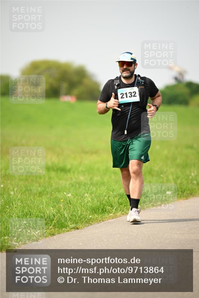 10.05.2026 - 8. Wedeler Halbmarathon Dr. Thomas Lammeyer http://msf.ph/oto/9713864 10.05.2026 12:16:26 Laufen 2132 meine-sportfotos.de