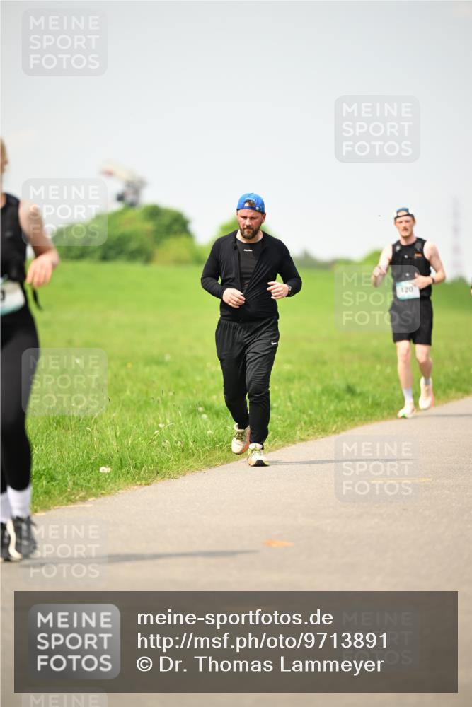 10.05.2026 - 8. Wedeler Halbmarathon Dr. Thomas Lammeyer http://msf.ph/oto/9713891 10.05.2026 12:16:51 Laufen 120 meine-sportfotos.de