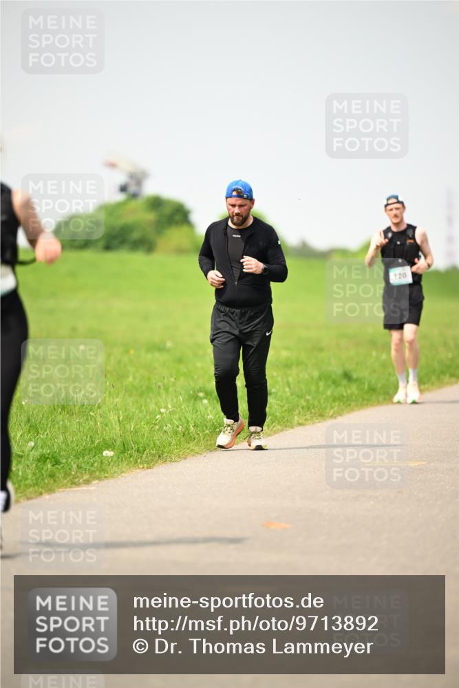 10.05.2026 - 8. Wedeler Halbmarathon Dr. Thomas Lammeyer http://msf.ph/oto/9713892 10.05.2026 12:16:51 Laufen 120 meine-sportfotos.de