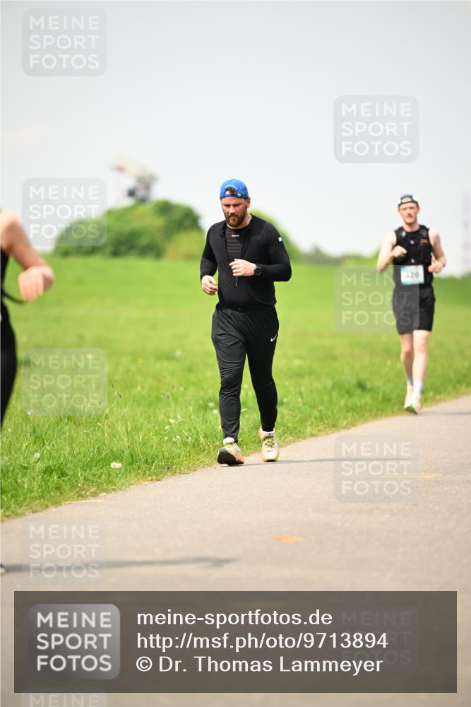 10.05.2026 - 8. Wedeler Halbmarathon Dr. Thomas Lammeyer http://msf.ph/oto/9713894 10.05.2026 12:16:52 Laufen 120 meine-sportfotos.de