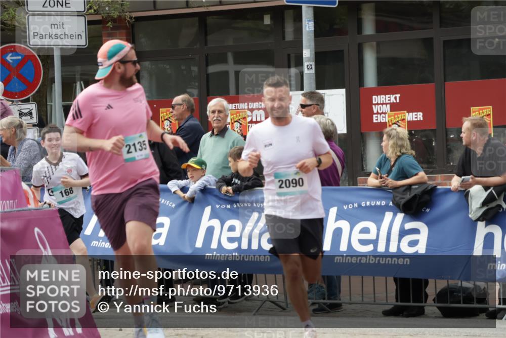 10.05.2026 - 8. Wedeler Halbmarathon Yannick Fuchs http://msf.ph/oto/9713936 10.05.2026 11:29:33 Ziel 168, 711, 2090, 2135 meine-sportfotos.de