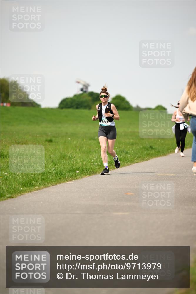 10.05.2026 - 8. Wedeler Halbmarathon Dr. Thomas Lammeyer http://msf.ph/oto/9713979 10.05.2026 12:17:43 Laufen 860 meine-sportfotos.de