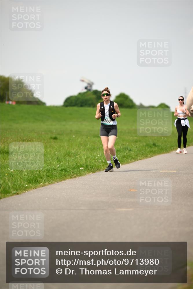 10.05.2026 - 8. Wedeler Halbmarathon Dr. Thomas Lammeyer http://msf.ph/oto/9713980 10.05.2026 12:17:43 Laufen  meine-sportfotos.de