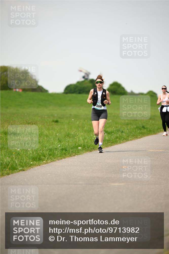 10.05.2026 - 8. Wedeler Halbmarathon Dr. Thomas Lammeyer http://msf.ph/oto/9713982 10.05.2026 12:17:43 Laufen 860 meine-sportfotos.de
