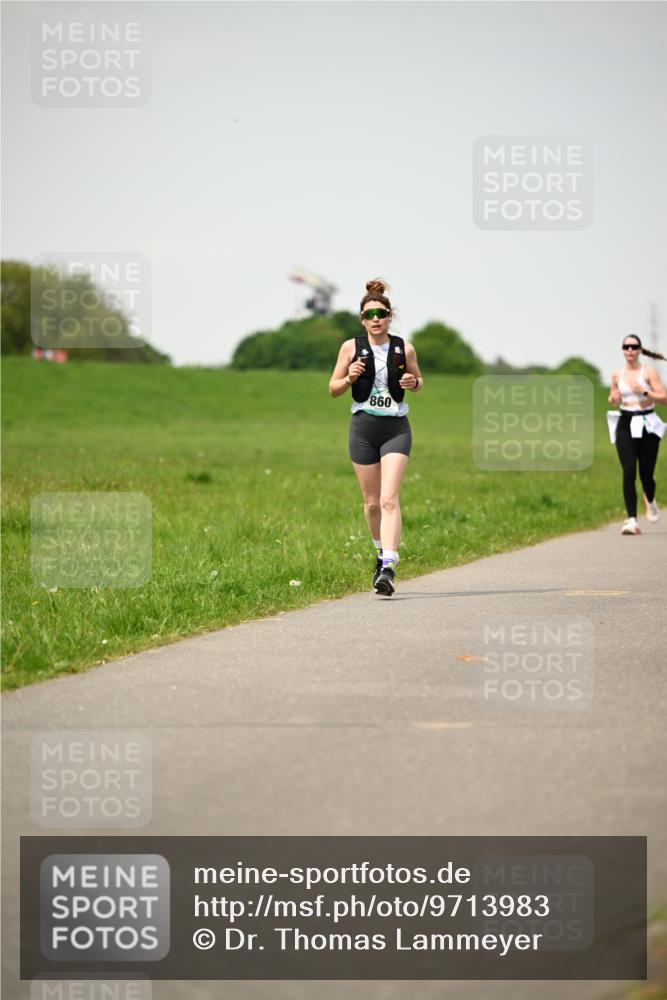 10.05.2026 - 8. Wedeler Halbmarathon Dr. Thomas Lammeyer http://msf.ph/oto/9713983 10.05.2026 12:17:43 Laufen 860 meine-sportfotos.de