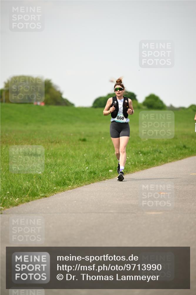 10.05.2026 - 8. Wedeler Halbmarathon Dr. Thomas Lammeyer http://msf.ph/oto/9713990 10.05.2026 12:17:44 Laufen 860 meine-sportfotos.de