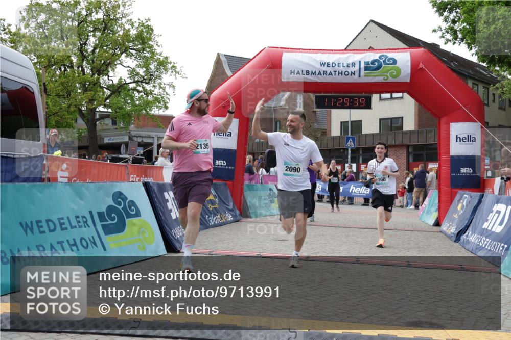 10.05.2026 - 8. Wedeler Halbmarathon Yannick Fuchs http://msf.ph/oto/9713991 10.05.2026 11:29:37 Ziel 131, 168, 711, 1018, 2090, 2135, 2192 meine-sportfotos.de