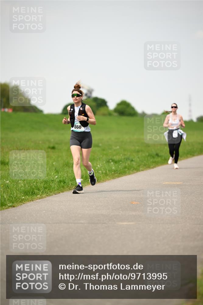 10.05.2026 - 8. Wedeler Halbmarathon Dr. Thomas Lammeyer http://msf.ph/oto/9713995 10.05.2026 12:17:45 Laufen 860 meine-sportfotos.de