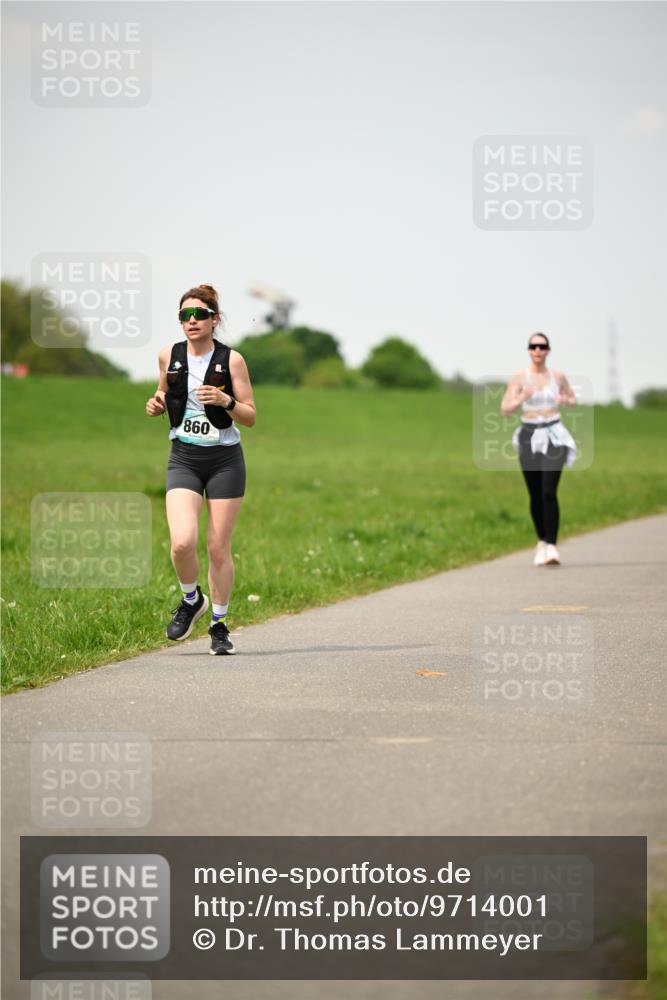 10.05.2026 - 8. Wedeler Halbmarathon Dr. Thomas Lammeyer http://msf.ph/oto/9714001 10.05.2026 12:17:45 Laufen 860 meine-sportfotos.de