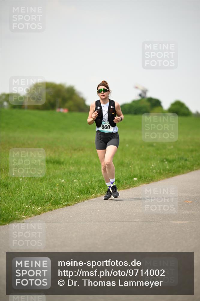 10.05.2026 - 8. Wedeler Halbmarathon Dr. Thomas Lammeyer http://msf.ph/oto/9714002 10.05.2026 12:17:45 Laufen 860 meine-sportfotos.de