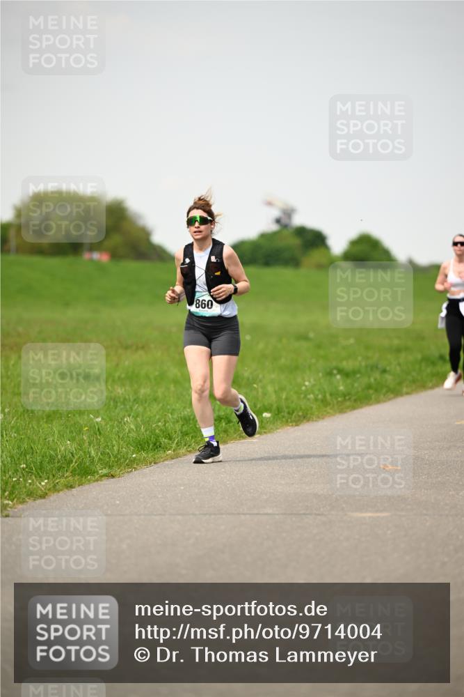 10.05.2026 - 8. Wedeler Halbmarathon Dr. Thomas Lammeyer http://msf.ph/oto/9714004 10.05.2026 12:17:45 Laufen 860 meine-sportfotos.de