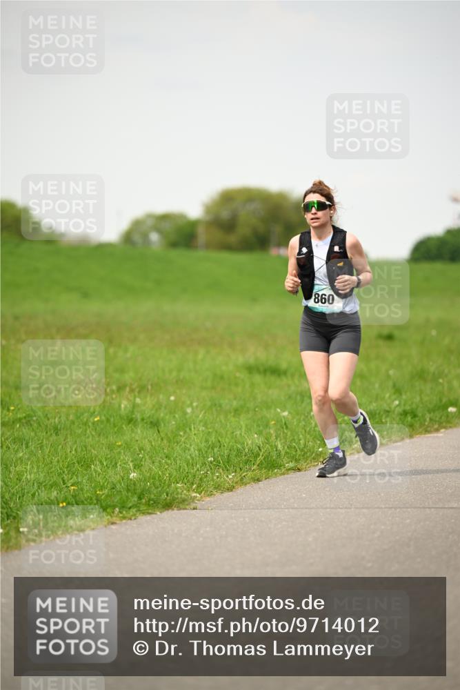 10.05.2026 - 8. Wedeler Halbmarathon Dr. Thomas Lammeyer http://msf.ph/oto/9714012 10.05.2026 12:17:46 Laufen 860 meine-sportfotos.de