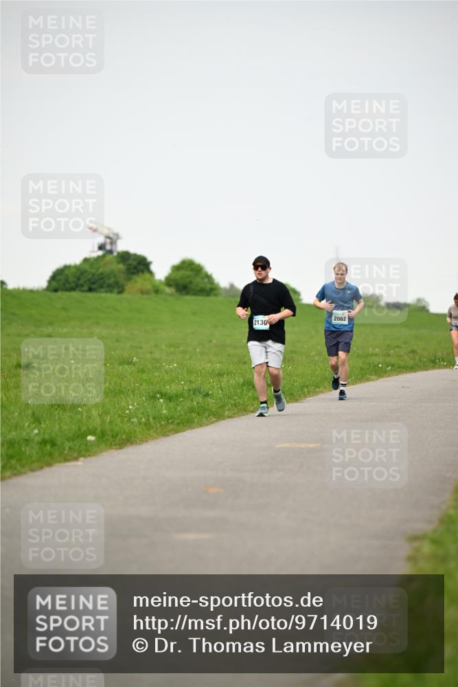 10.05.2026 - 8. Wedeler Halbmarathon Dr. Thomas Lammeyer http://msf.ph/oto/9714019 10.05.2026 12:18:13 Laufen 2130, 2062 meine-sportfotos.de