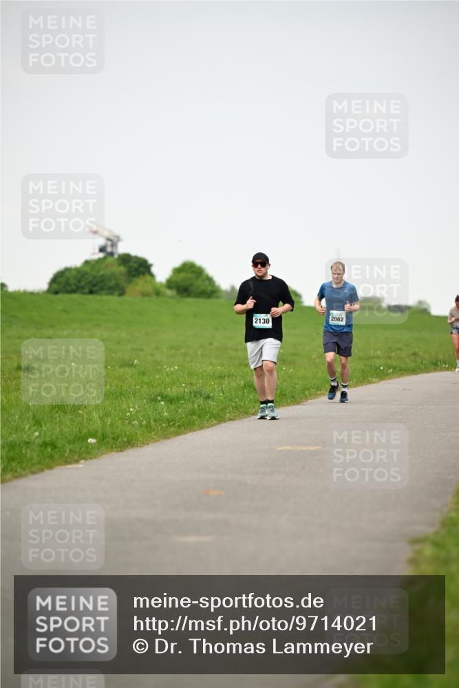 10.05.2026 - 8. Wedeler Halbmarathon Dr. Thomas Lammeyer http://msf.ph/oto/9714021 10.05.2026 12:18:14 Laufen 2130, 2062 meine-sportfotos.de