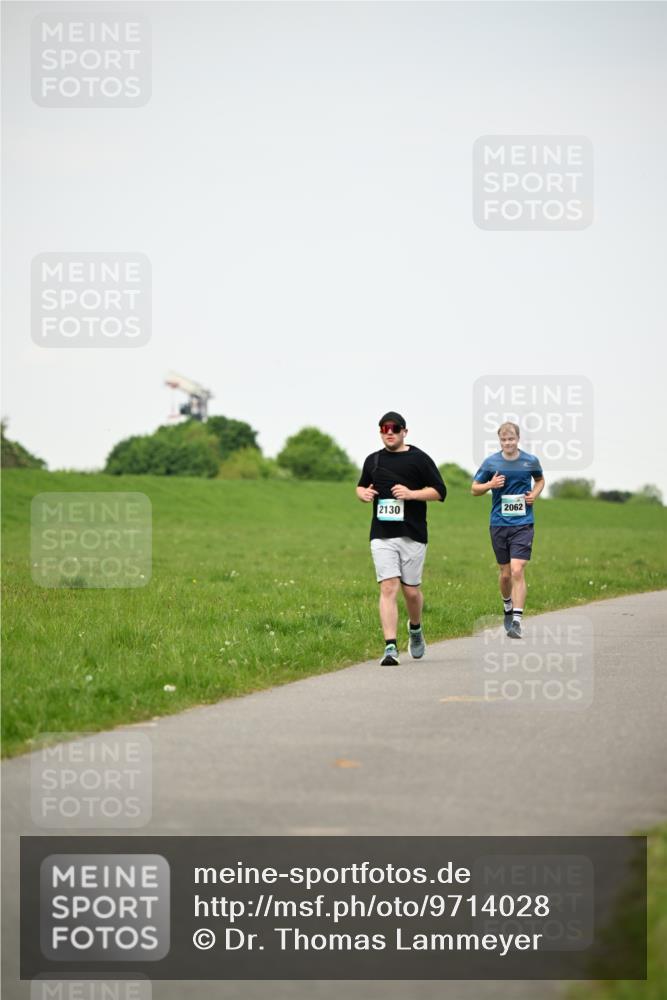 10.05.2026 - 8. Wedeler Halbmarathon Dr. Thomas Lammeyer http://msf.ph/oto/9714028 10.05.2026 12:18:14 Laufen 2130, 2062 meine-sportfotos.de