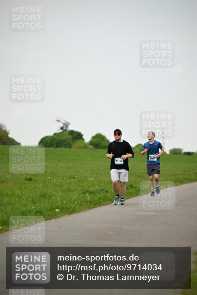 10.05.2026 - 8. Wedeler Halbmarathon Dr. Thomas Lammeyer http://msf.ph/oto/9714034 10.05.2026 12:18:15 Laufen 2130, 2062 meine-sportfotos.de