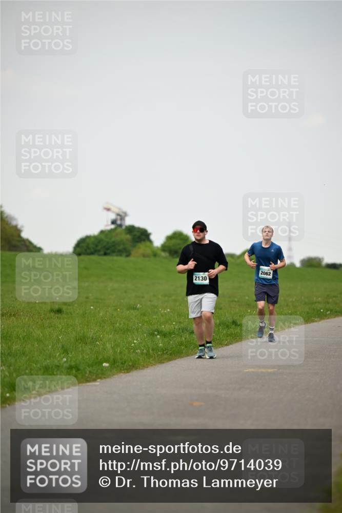 10.05.2026 - 8. Wedeler Halbmarathon Dr. Thomas Lammeyer http://msf.ph/oto/9714039 10.05.2026 12:18:15 Laufen 2130, 2062 meine-sportfotos.de