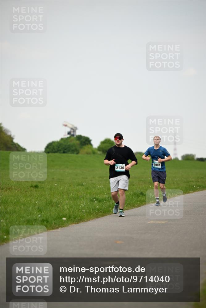 10.05.2026 - 8. Wedeler Halbmarathon Dr. Thomas Lammeyer http://msf.ph/oto/9714040 10.05.2026 12:18:15 Laufen 2130, 2062 meine-sportfotos.de
