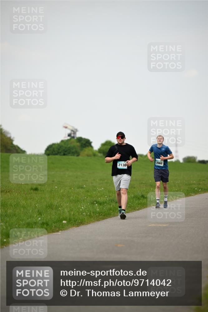 10.05.2026 - 8. Wedeler Halbmarathon Dr. Thomas Lammeyer http://msf.ph/oto/9714042 10.05.2026 12:18:15 Laufen 2130, 2062 meine-sportfotos.de