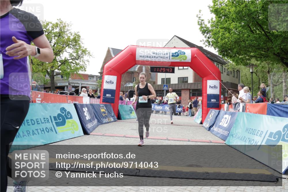 10.05.2026 - 8. Wedeler Halbmarathon Yannick Fuchs http://msf.ph/oto/9714043 10.05.2026 11:29:41 Ziel 131, 168, 711, 1018, 2090, 2135, 2192 meine-sportfotos.de
