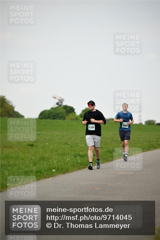 10.05.2026 - 8. Wedeler Halbmarathon Dr. Thomas Lammeyer http://msf.ph/oto/9714045 10.05.2026 12:18:16 Laufen 2130, 2062 meine-sportfotos.de