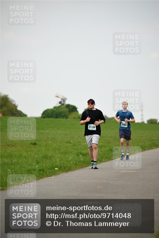 10.05.2026 - 8. Wedeler Halbmarathon Dr. Thomas Lammeyer http://msf.ph/oto/9714048 10.05.2026 12:18:16 Laufen 2130, 2062 meine-sportfotos.de