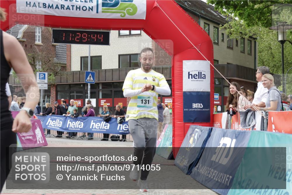 10.05.2026 - 8. Wedeler Halbmarathon Yannick Fuchs http://msf.ph/oto/9714055 10.05.2026 11:29:42 Ziel 131, 168, 711, 1018, 2192 meine-sportfotos.de