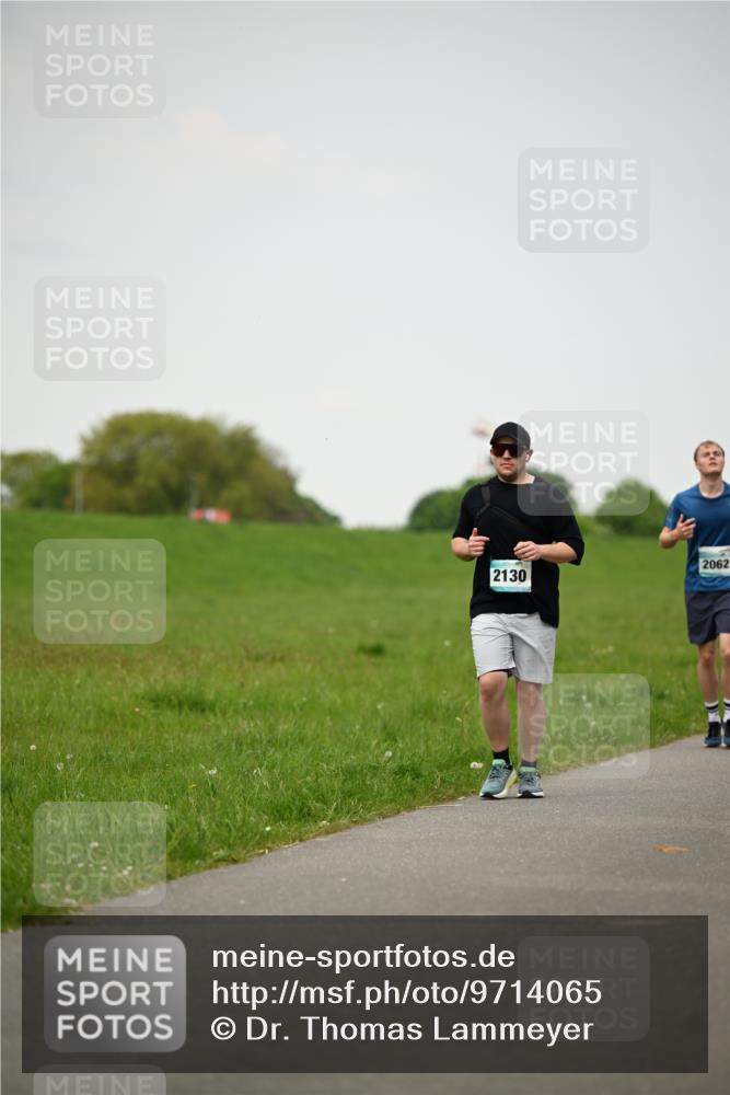 10.05.2026 - 8. Wedeler Halbmarathon Dr. Thomas Lammeyer http://msf.ph/oto/9714065 10.05.2026 12:18:18 Laufen 2062, 2130 meine-sportfotos.de