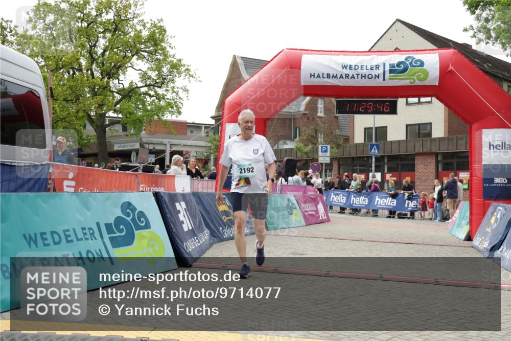 10.05.2026 - 8. Wedeler Halbmarathon Yannick Fuchs http://msf.ph/oto/9714077 10.05.2026 11:29:44 Ziel 131, 1018, 2192, 2215 meine-sportfotos.de