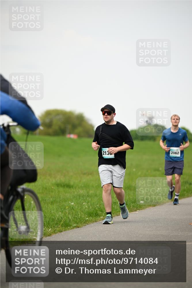 10.05.2026 - 8. Wedeler Halbmarathon Dr. Thomas Lammeyer http://msf.ph/oto/9714084 10.05.2026 12:18:19 Laufen 213, 2062 meine-sportfotos.de