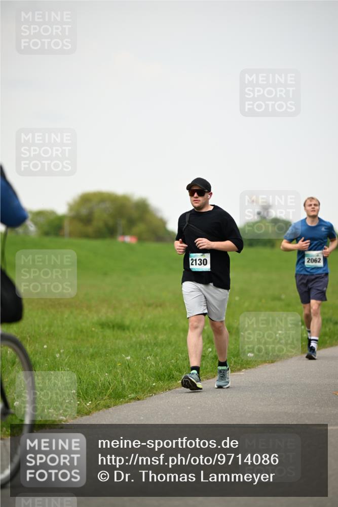 10.05.2026 - 8. Wedeler Halbmarathon Dr. Thomas Lammeyer http://msf.ph/oto/9714086 10.05.2026 12:18:19 Laufen 2130, 2062 meine-sportfotos.de
