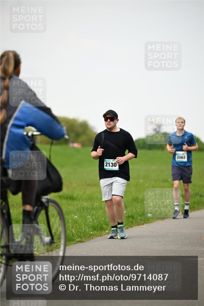 10.05.2026 - 8. Wedeler Halbmarathon Dr. Thomas Lammeyer http://msf.ph/oto/9714087 10.05.2026 12:18:19 Laufen 2062, 2130 meine-sportfotos.de