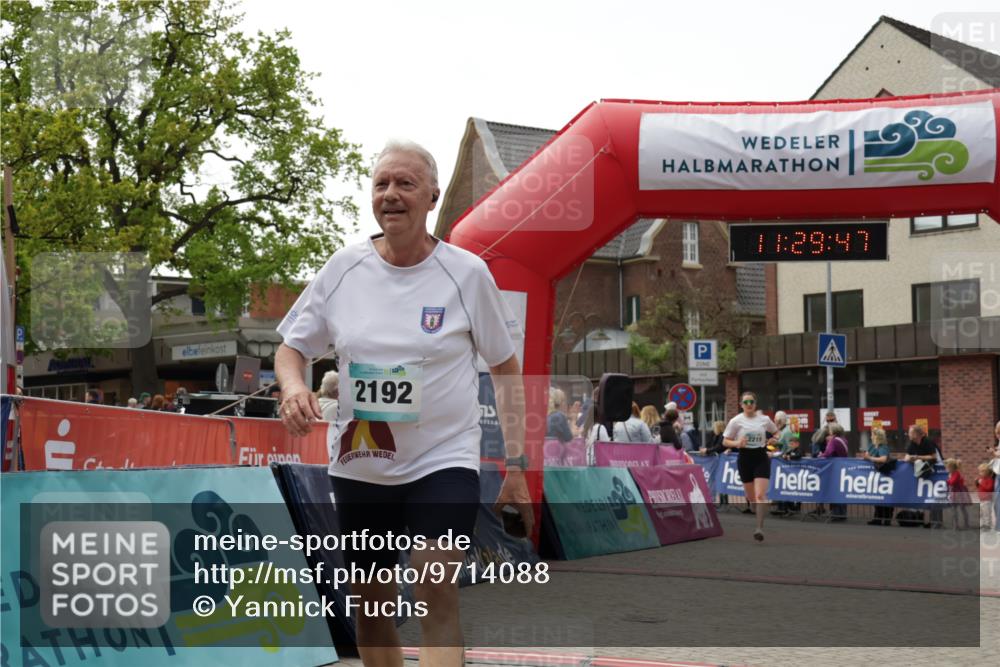 10.05.2026 - 8. Wedeler Halbmarathon Yannick Fuchs http://msf.ph/oto/9714088 10.05.2026 11:29:45 Ziel 131, 1018, 2192, 2215 meine-sportfotos.de