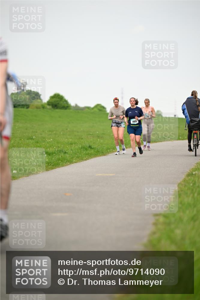 10.05.2026 - 8. Wedeler Halbmarathon Dr. Thomas Lammeyer http://msf.ph/oto/9714090 10.05.2026 12:18:26 Laufen 465, 356 meine-sportfotos.de