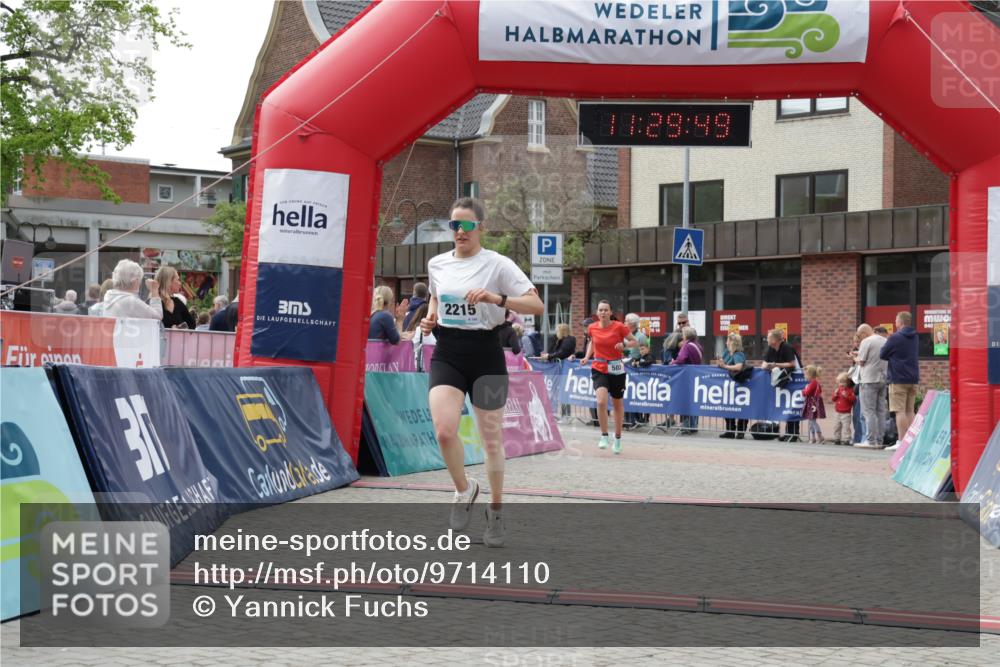 10.05.2026 - 8. Wedeler Halbmarathon Yannick Fuchs http://msf.ph/oto/9714110 10.05.2026 11:29:48 Ziel 502, 620, 2178, 2215 meine-sportfotos.de