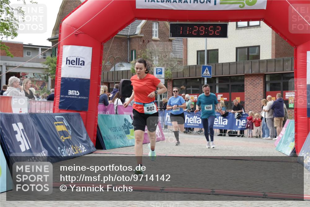 10.05.2026 - 8. Wedeler Halbmarathon Yannick Fuchs http://msf.ph/oto/9714142 10.05.2026 11:29:51 Ziel 502, 620, 2178, 2215 meine-sportfotos.de