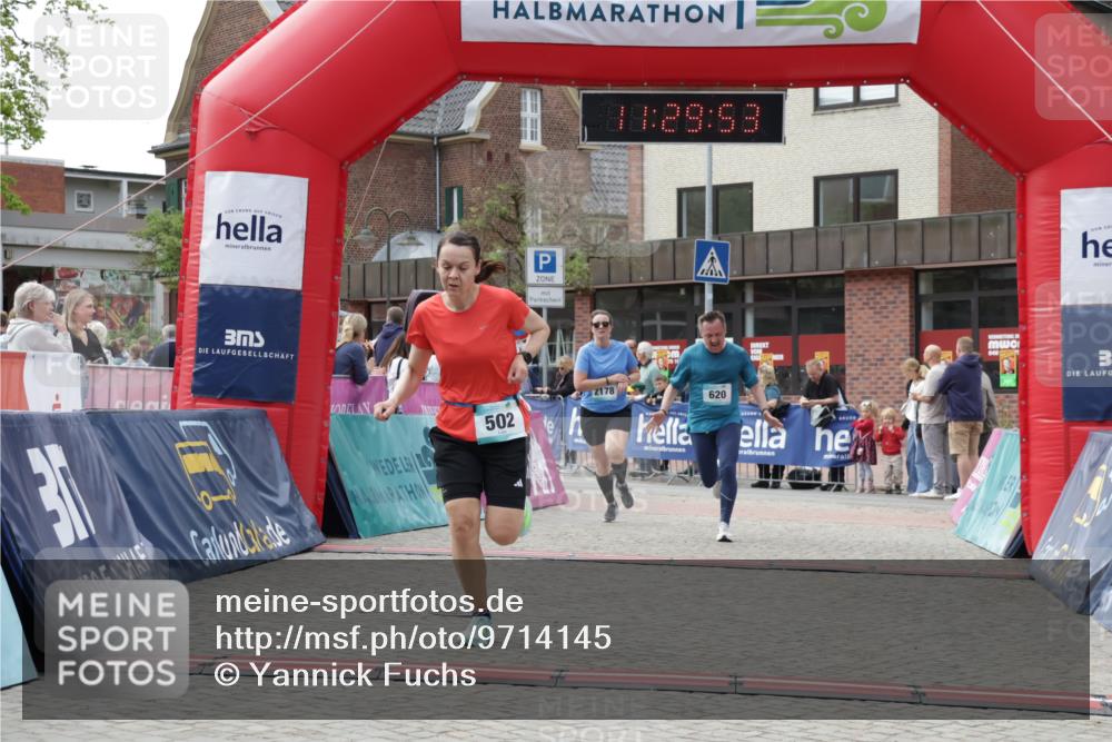 10.05.2026 - 8. Wedeler Halbmarathon Yannick Fuchs http://msf.ph/oto/9714145 10.05.2026 11:29:51 Ziel 502, 620, 2178, 2215 meine-sportfotos.de