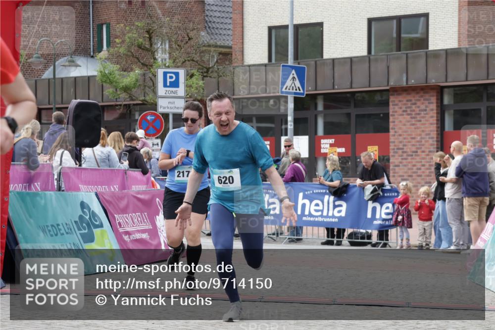 10.05.2026 - 8. Wedeler Halbmarathon Yannick Fuchs http://msf.ph/oto/9714150 10.05.2026 11:29:52 Ziel 502, 620, 2178, 2215 meine-sportfotos.de